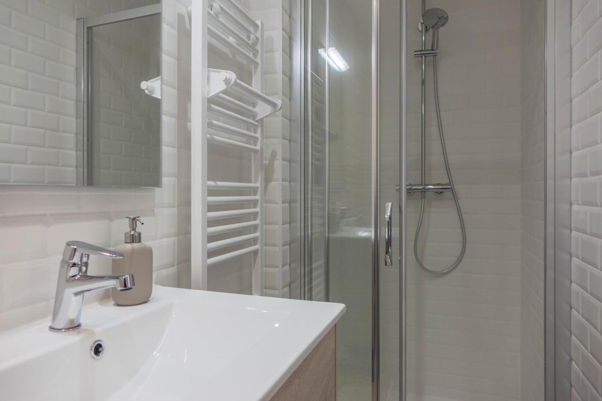 Beau Quartier Et Central, Maison Spacieuse Avec Cour, 3 Chambres, 3 Salles De Bains A 10 Min A Pied De La Gare 奥尔良 外观 照片