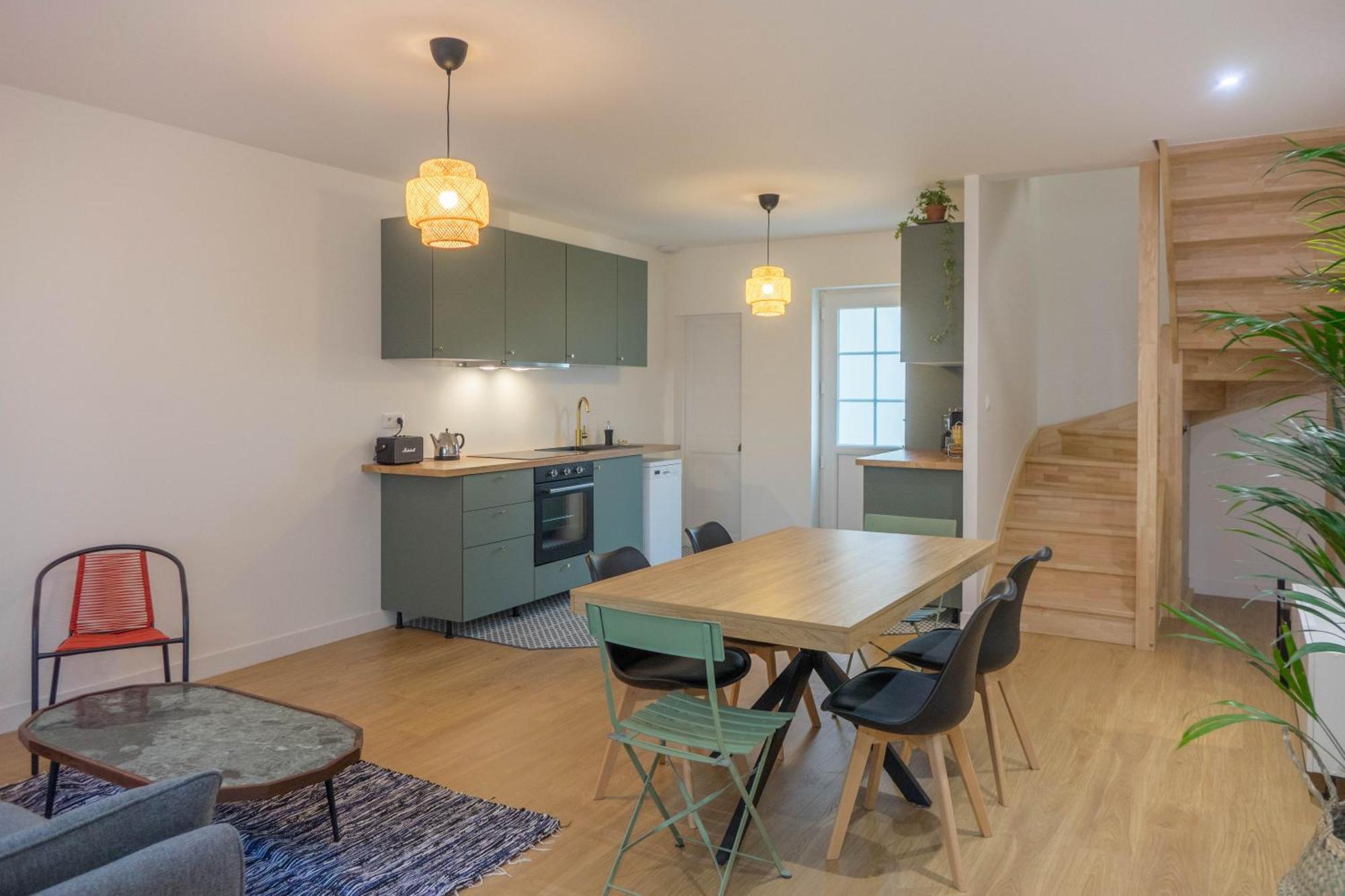 Beau Quartier Et Central, Maison Spacieuse Avec Cour, 3 Chambres, 3 Salles De Bains A 10 Min A Pied De La Gare 奥尔良 外观 照片